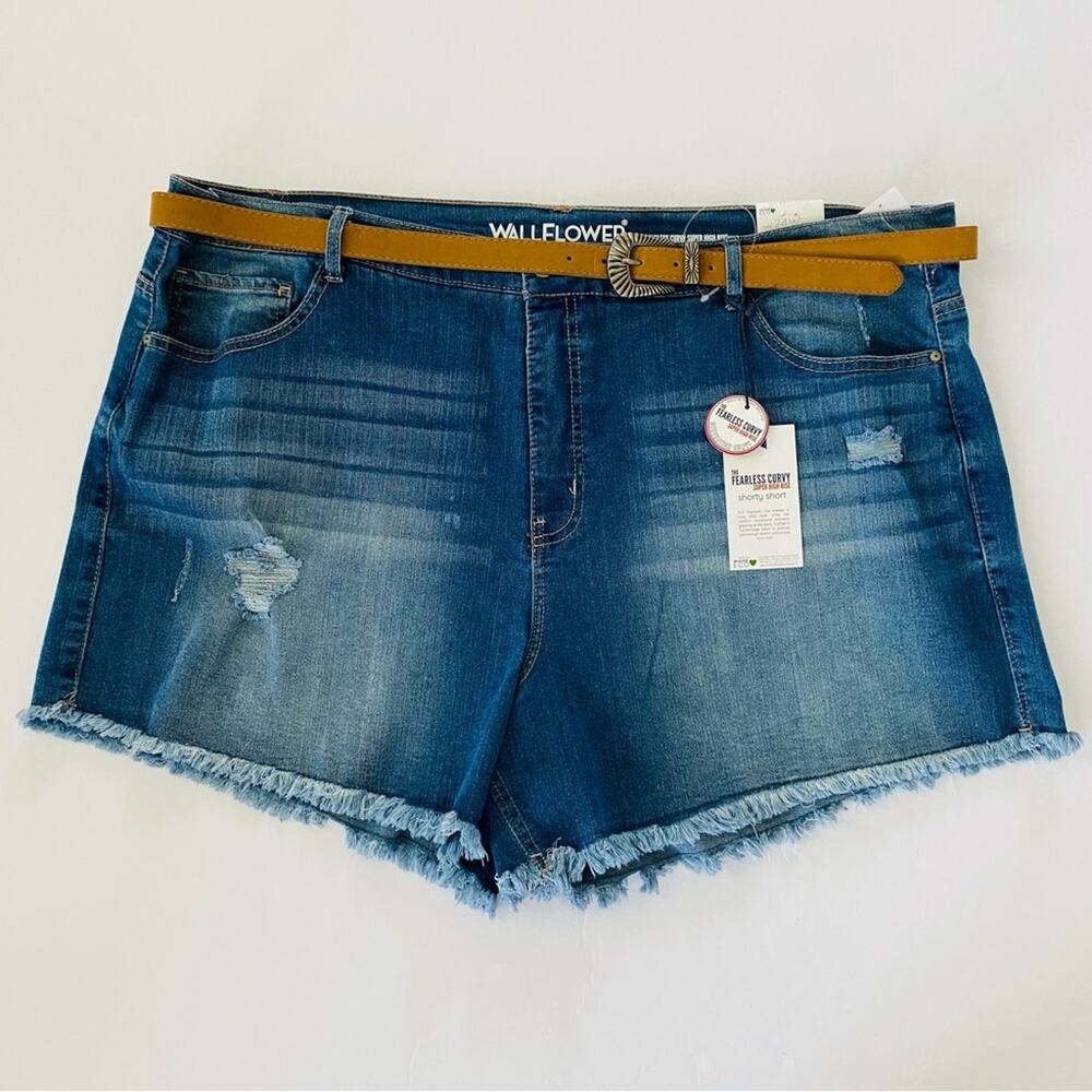 Wallflower | Fearless Curvy Super High Rise Distressed Jean Shorts NWT 24W
